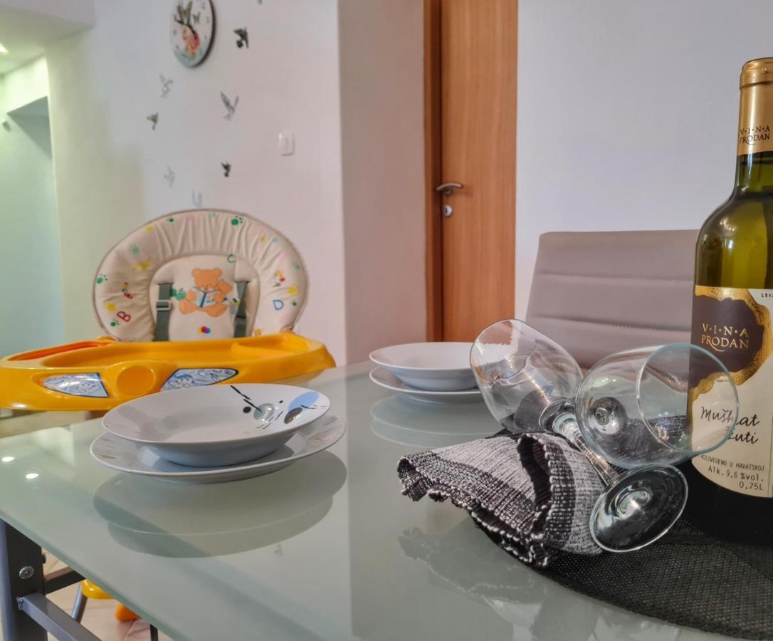 Apartman Goga With Pool And Jacuzzi Лабин Экстерьер фото